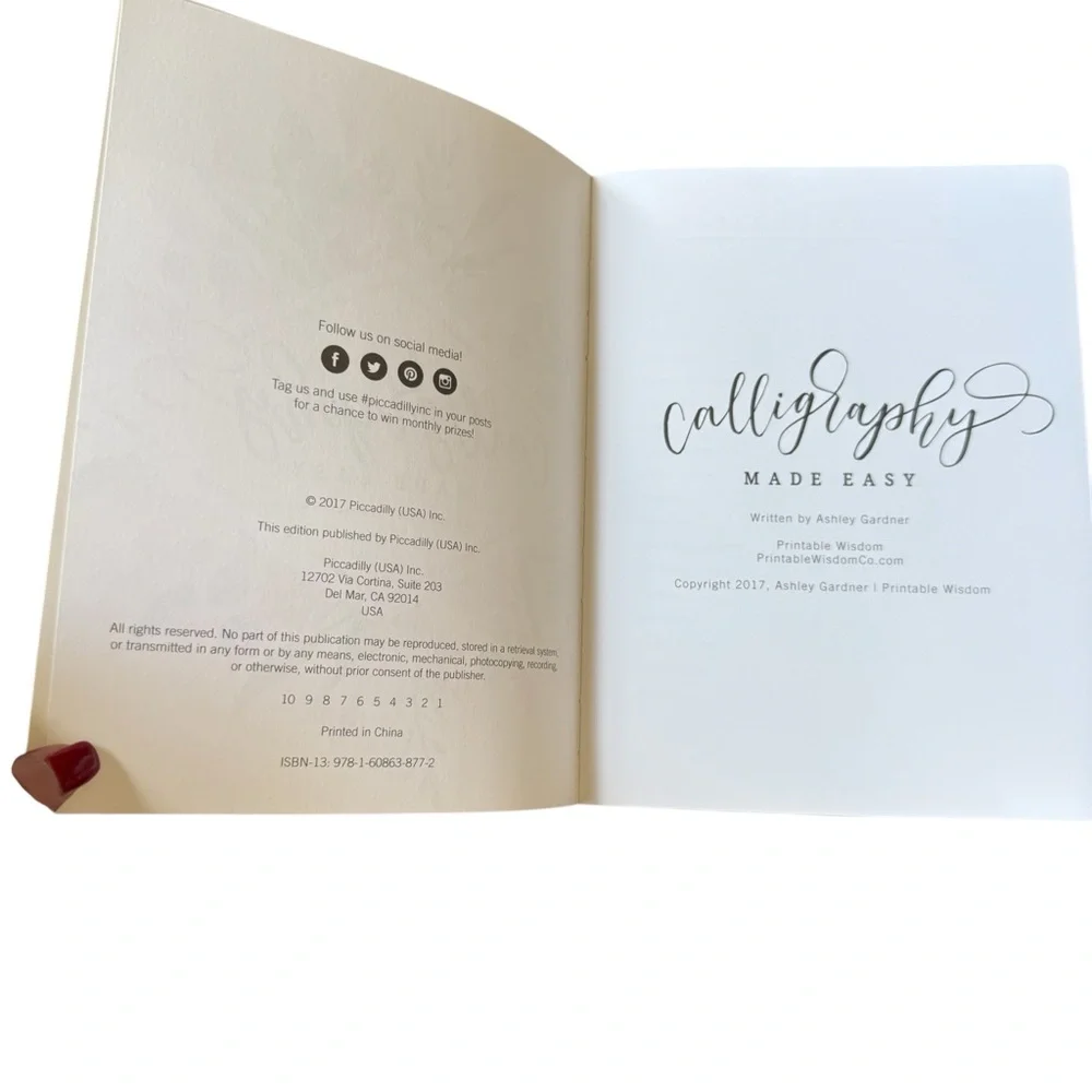 Floral‎ Calligraphy Guide Book